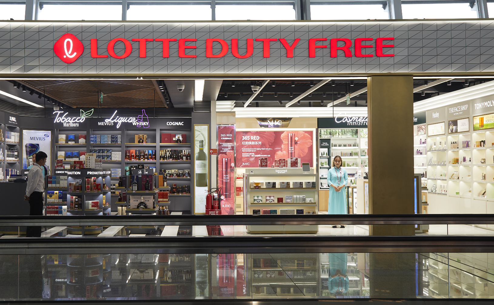 DFS Group reopens duty-free stores at Noi Bai int'l airport - VnExpress  International