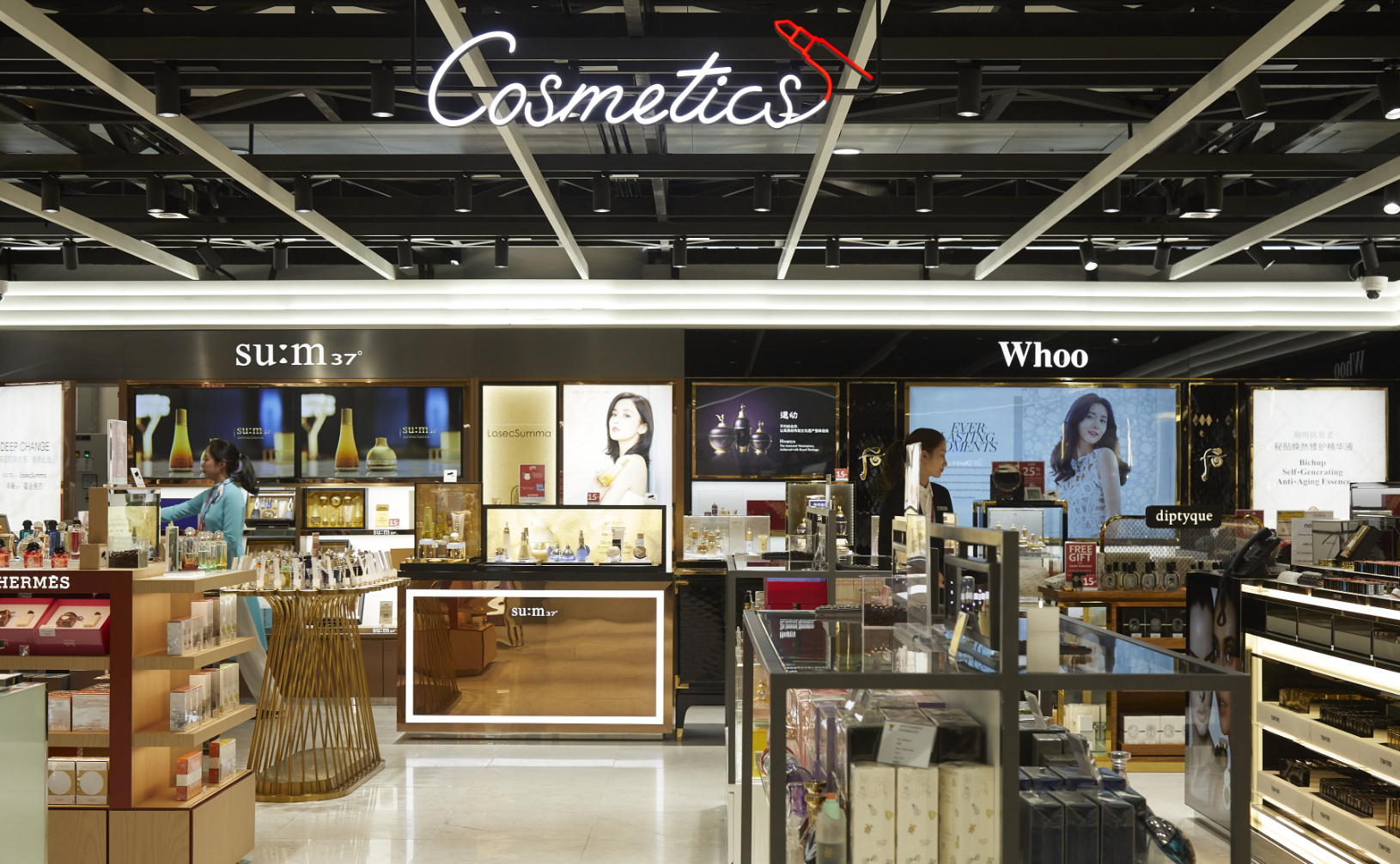 DFS reopens stores at Noi Bai International Airport